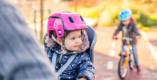 Faire du vélo avec bébé en toute sécurité