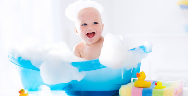 Comment donner le bain à bébé ?, Autour de bébé