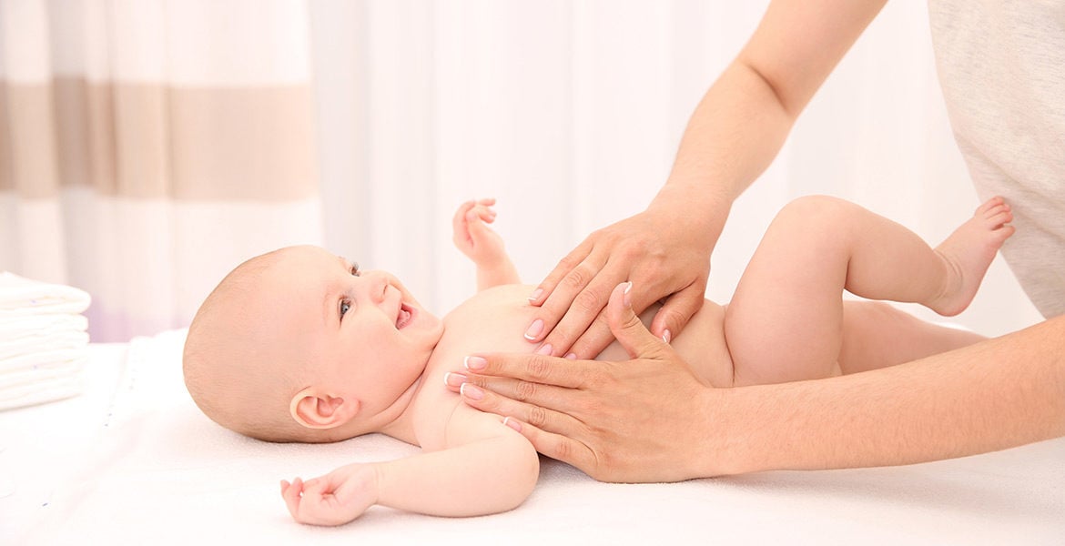 Les bienfaits du massage pour bébé