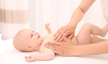 Les bienfaits du massage pour bébé