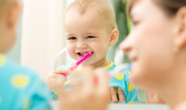 Brossage des dents de bébé