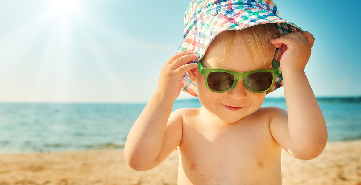 Comment choisir les lunettes de soleil de votre bébé ? - News 