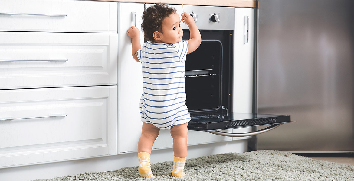 La sécurité en cuisine avec bébé : quelles sont les astuces ?, Autour de  bébé