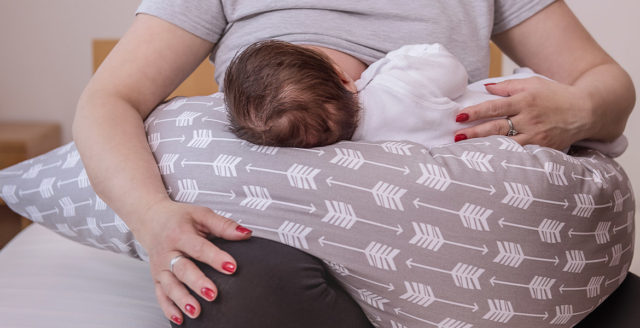 Comment Choisir Son Coussin D Allaitement Autour De Bebe Conseils