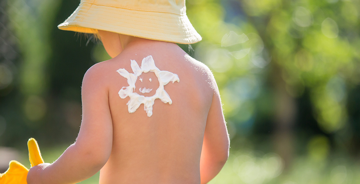 Tout Ce Qu Il Faut Savoir Pour Eviter Et Soigner Les Coups De Soleil Chez Bebe Autour De Bebe Conseils Tout Ce Qu Il Faut Savoir Pour Eviter Et Soigner Les Coups De Soleil Chez Bebe Autour De Bebe Conseils