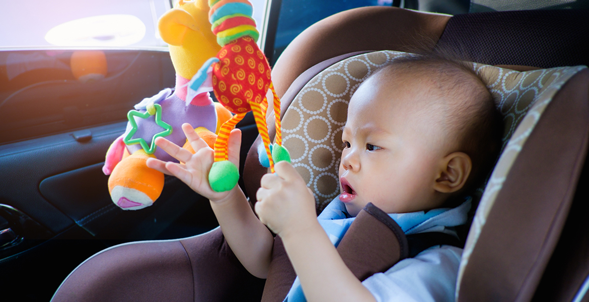 Bébé en voiture : les accessoires indispensables !