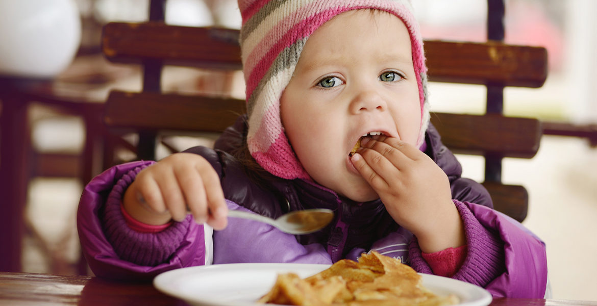 Comment adapter l'alimentation de bébé en hiver ?, Autour de bébé