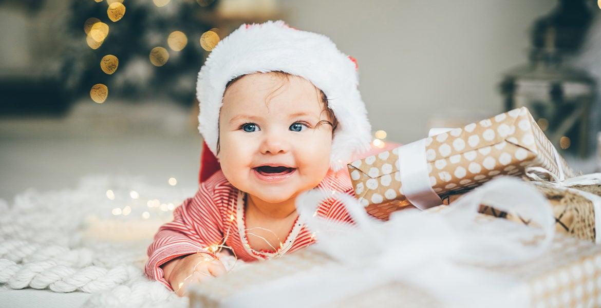 11 idées de cadeaux pour le premier Noël de bébé