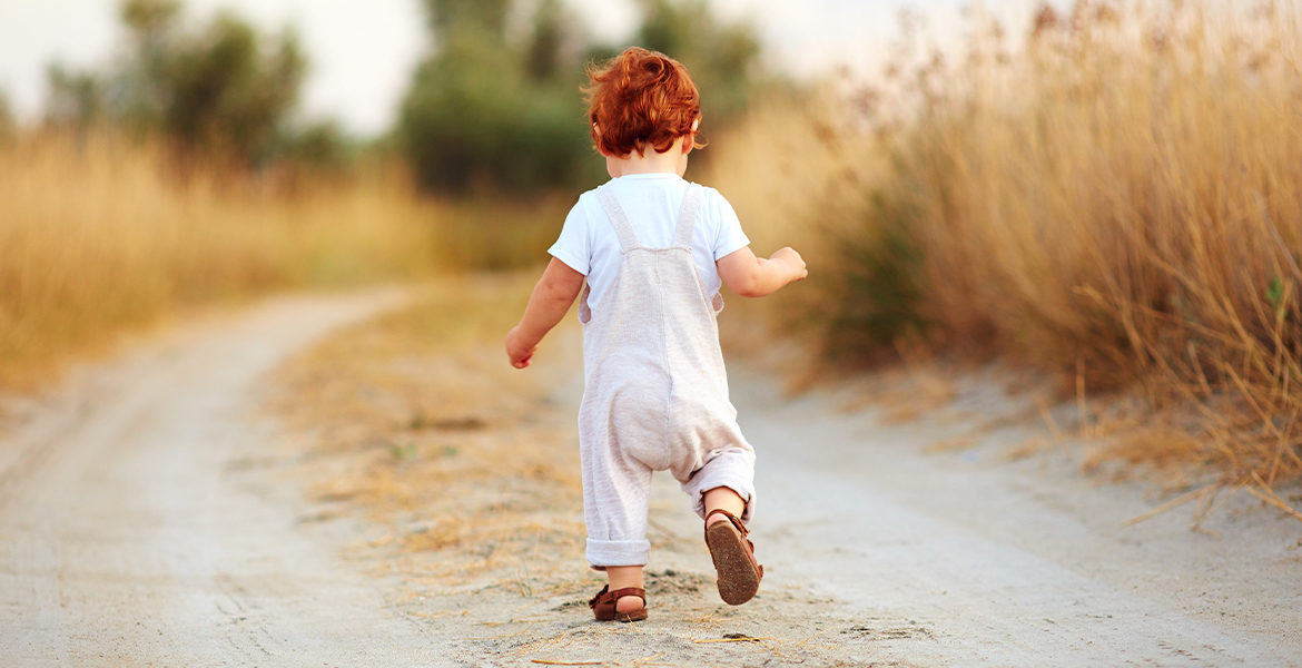 Comment choisir des chaussures premiers pas pour bébé ?, Autour de bébé