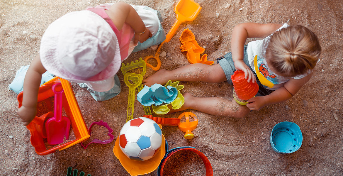 8 jeux d'extérieur pour bébé, Autour de bébé