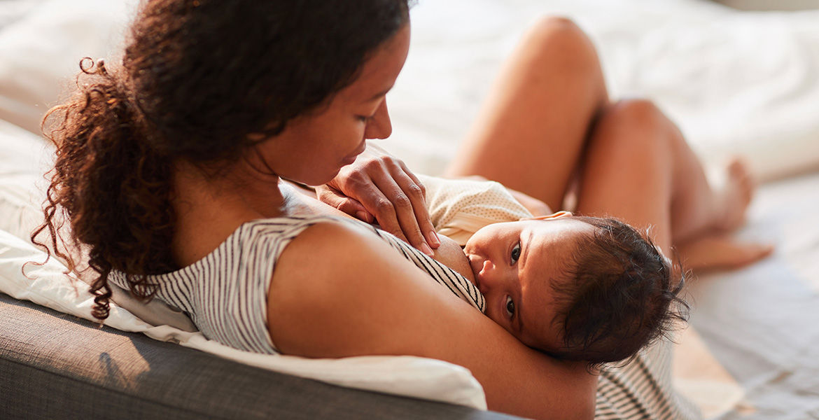 Bien allaiter bébé : les conseils des professionels 