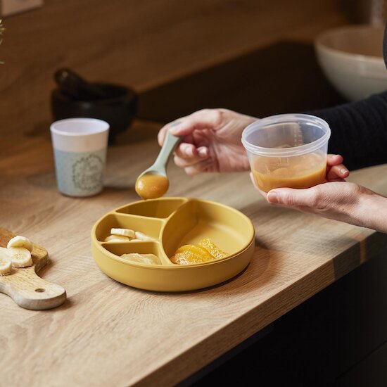 Thermobaby Assiette compatimentée silicone Jaune Miel   Thermobaby Assiette compatimentée silicone Jaune Miel
