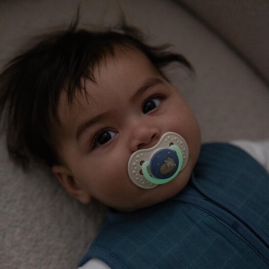 Difrax Lovi Sucette dynamique Nuit & Jour Bleu  Difrax Lovi Sucette dynamique Nuit & Jour Bleu