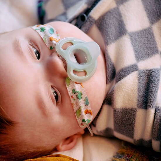 Tommee Tippee Lot de 2 sucettes ultra légère   Tommee Tippee Lot de 2 sucettes ultra légère