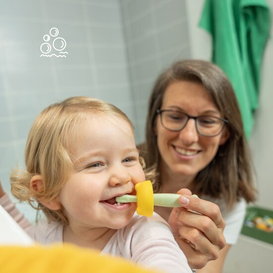 Badabulle Brosse à dents évolutive en silicone Vert/Jaune  Badabulle Brosse à dents évolutive en silicone Vert/Jaune