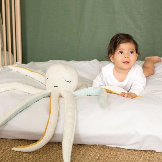 Trois Kilos Sept Grande peluche Poulpie Au large de Nova Beige/ Vert/ Moutarde 50 cm Trois Kilos Sept Grande peluche Poulpie Au large de Nova Beige/ Vert/ Moutarde 50 cm
