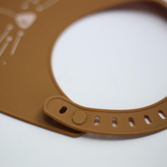 Trois Kilos Sept Bavoir Silicone Caramel  Trois Kilos Sept Bavoir Silicone Caramel