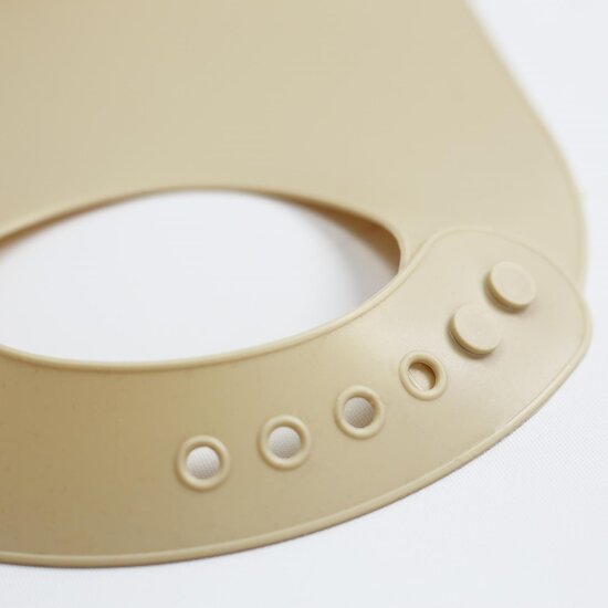 Trois Kilos Sept Bavoir Silicone Nougat  Trois Kilos Sept Bavoir Silicone Nougat