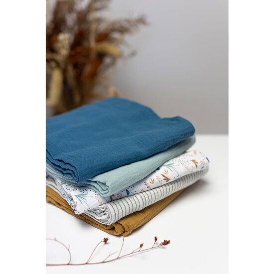 Domiva Lot 3 Langes bambou 1 imprimé et 2unis Bleu Indigo 60x60 cm Domiva Lot 3 Langes bambou 1 imprimé et 2unis Bleu Indigo 60x60 cm