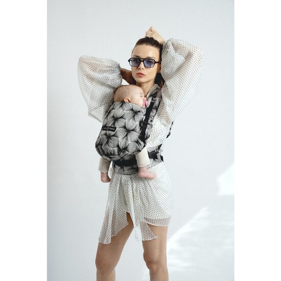 Love Radius by JPMBB Porte-bébé Physio Carrier 2 Black Orchid  0-36 mois Love Radius by JPMBB Porte-bébé Physio Carrier 2 Black Orchid  0-36 mois
