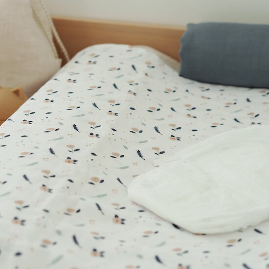 Béaba 2 langes  Gris Stormy / Flore printanière 120 cm Béaba 2 langes  Gris Stormy / Flore printanière 120 cm