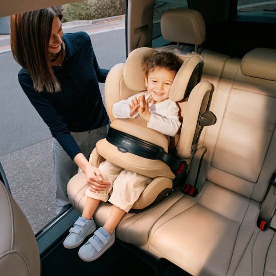 Cybex Siège Auto Pallas G3 tissu Plus avec Bouclier Almond Beige  Cybex Siège Auto Pallas G3 tissu Plus avec Bouclier Almond Beige