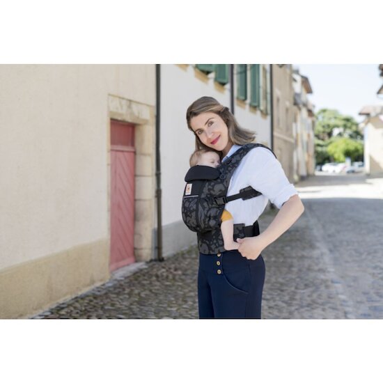 Ergobaby Porte-bébé Adapt SoftFlex Mesh Fleurs noires  Ergobaby Porte-bébé Adapt SoftFlex Mesh Fleurs noires
