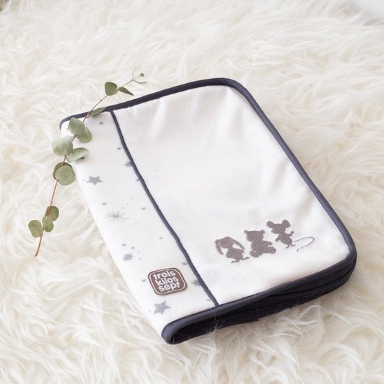 Trois Kilos Sept Protege Carnet De Sante Martin Et Ses Copains Blanc Et Gris  Trois Kilos Sept Protege Carnet De Sante Martin Et Ses Copains Blanc Et Gris