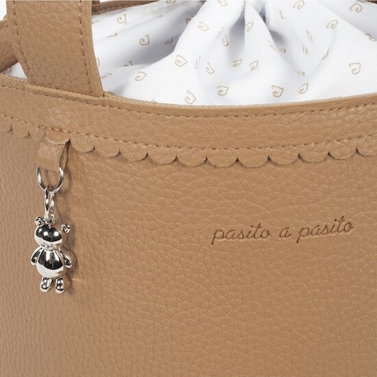 Pasito a Pasito Sac à langer Bucket Icon Caramel  Pasito a Pasito Sac à langer Bucket Icon Caramel