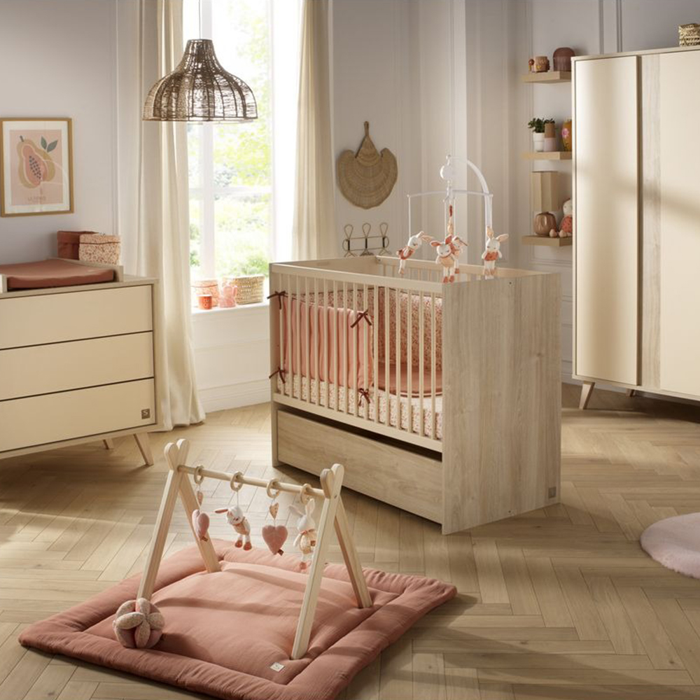 Chambre Trio : Lit bébé transformable Melinée 60x120, Commode 3 tiroirs Mélinée, Armoire 2 portes Mélinée  Sauthon